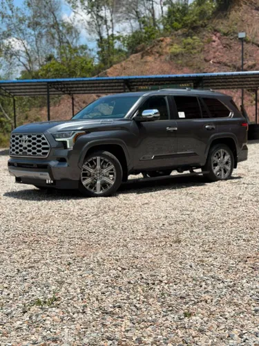 Toyota sequoia Edicion Capstone HIBRIDA iforce max   2026