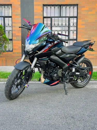 BAJAJ PULSAR NS 200 FI 2025