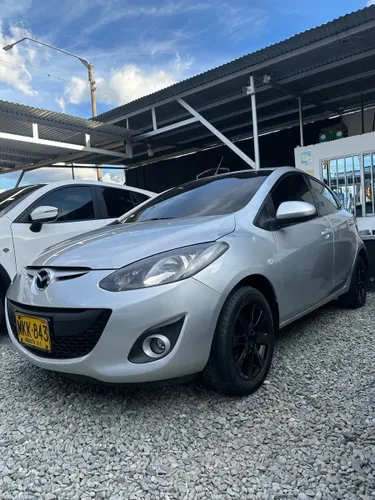 MAZDA 2 AUTOMÁTICO 2012