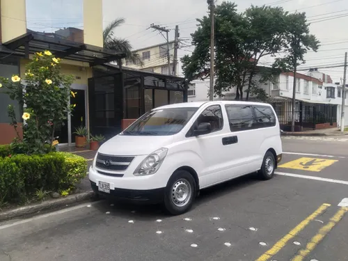 HYUNDAI H1 2013