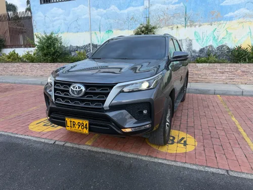 Toyota FORTUNER SR 2.4 2024