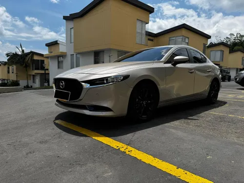 Mazda 3 Touring Hibrido 2023.