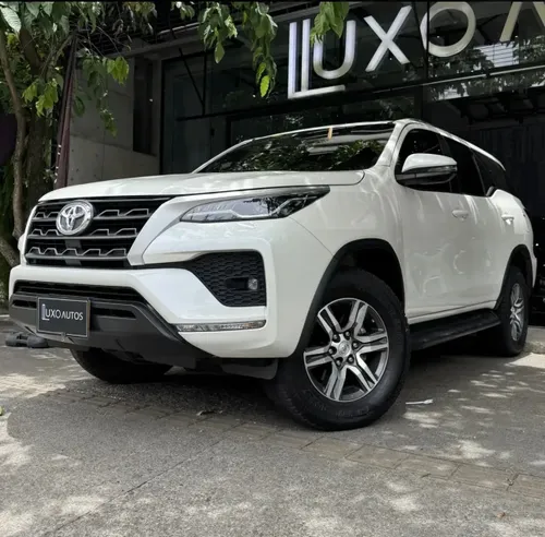 TOYOTA FORTUNER 2.4 DIÉSEL AUTOMÁTICA 2021