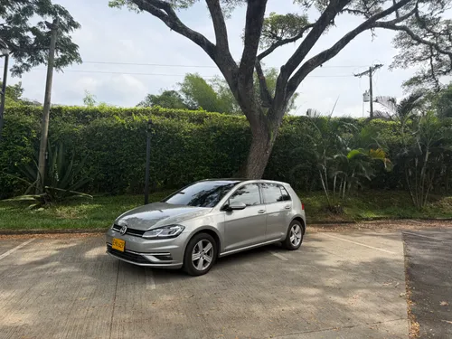 Volkswagen Golf SE Turbo