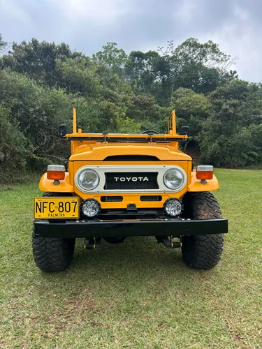 VENTA Toyota FJ40 Modelo 1976 Restaurado al 100 Carrocería y Chasis Restauración total. Todas las láminas fueron cambiadas y peladas. Chasis restaurado minuciosamente.