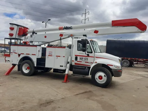Grúa canasta International 4300 IHC con contrato