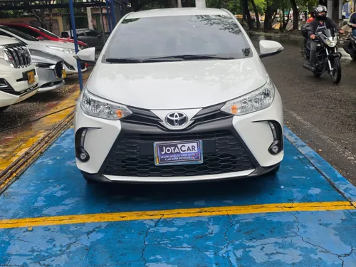 TOYOTA YARIS XS AT