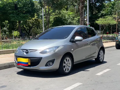 MAZDA 2 2015