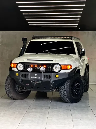 Toyota FJ Cruiser Black and White Edition