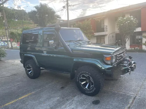 TOYOTA LAND CRUISER CABINADO