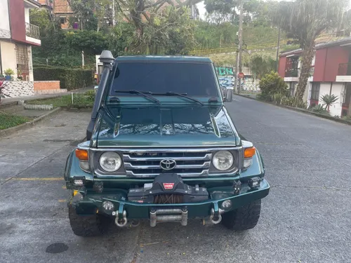 TOYOTA LAND CRUISER CABINADO