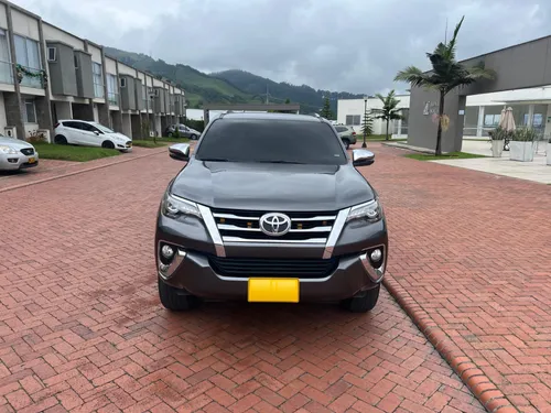 Toyota Fortuner 2700
