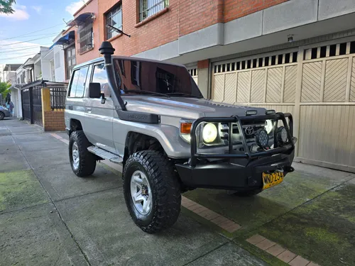 Toyota land cruiser macho 
