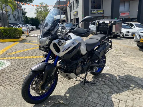 YAMAHA SUPER TENERE XT1200ZE SUSPENSION ELECTRONICA MUCHOS EXTRAS