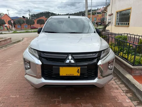 Mitsubishi L200 modelo 2023 diesel full equipo
