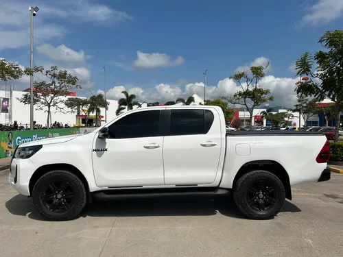 Toyota Hilux 2.7 gasolina 