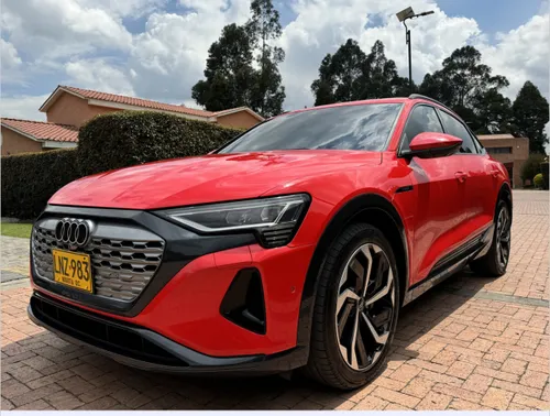 Audi Q8 etron sport back prestige 