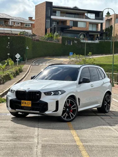 BMW X5 M60i