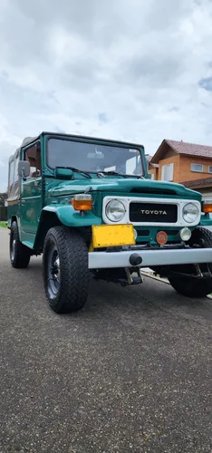 Toyota FJ43 restaurada modelo 82 en Bogota