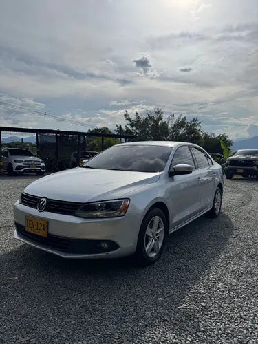 Volkswagen jetta 2016 disponible para entrega inmediata carro en muy buenas condiciones ubicado en Medellin 