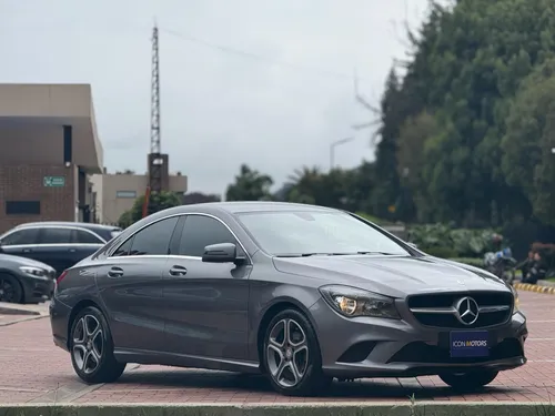 Mercedes Benz CLA200 