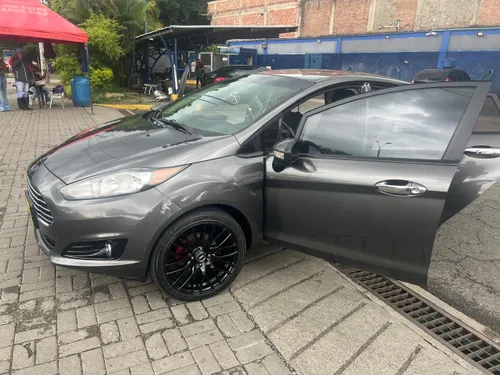 FORD FIESTA SE 2015