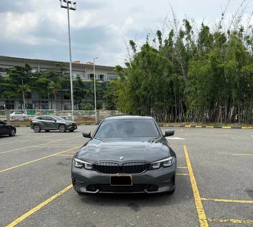 BMW 330i 