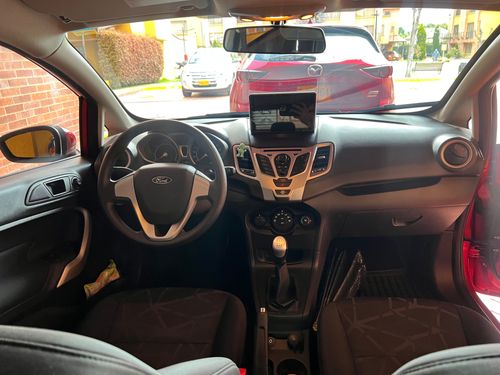 Ford fiesta SE 1.6 2012
