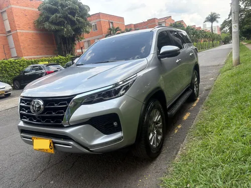 Venta TOYOTA FORTUNER SRV 2.4 DIESEL