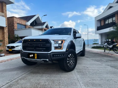 Ford F-150 RAPTOR 