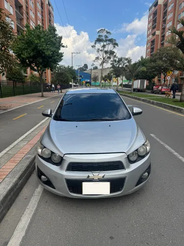 Chevrolet sonic LT 2013