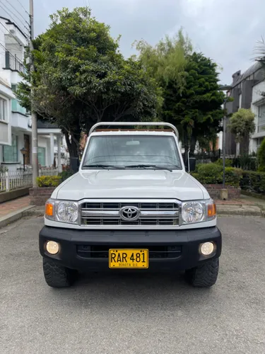 TOYOTA LAND CRUISER ESTACAS 4.0 2010