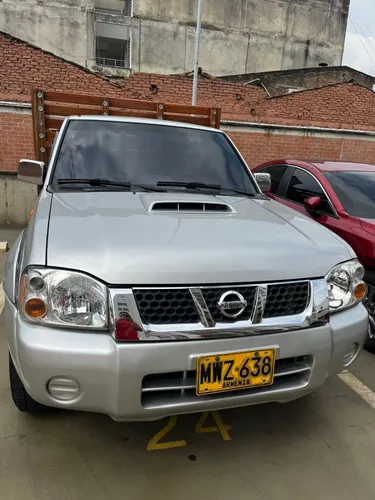 Nissan frontier np300 estacas en buen estado