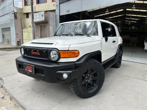 Toyota FJ cruiser black and white 