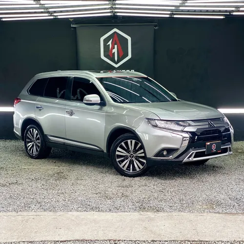 MITSUBISHI OUTLANDER KAITEKI 2020