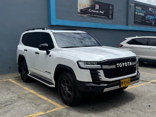 Toyota LC300 GR 2023 