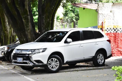 Mitsubishi outlander 4WD 2.4 2022