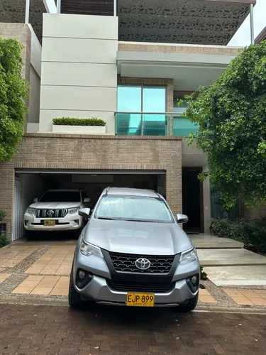 Vendo Toyota Fortuner sw4