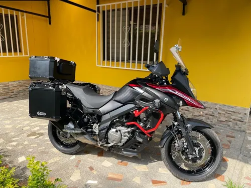 Suzuki V-Strom 650 XT 2022 totalmente equipada