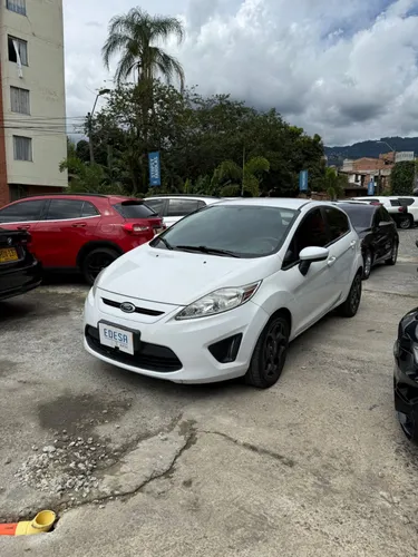 FORD FIESTA SE MT
