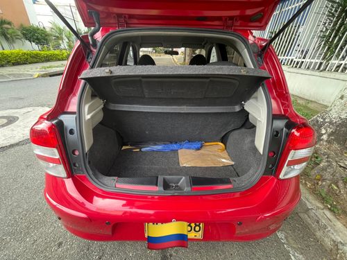 Vendo Nissan March modelo 2016 en excelente estado