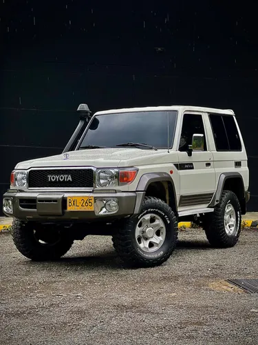 Toyota LC 70 2012 Macho