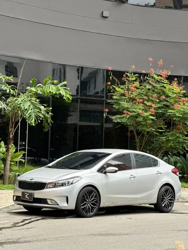 KIA CERATO PRO SX 2017 EN IMPECABLE ESTADO