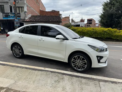 Kia Rio modelo 2022 automatico