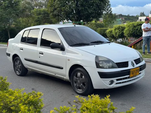 Renault Symbol 1.4cc modelo 2004 