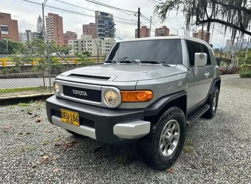 Vendo Toyota Fj 2011