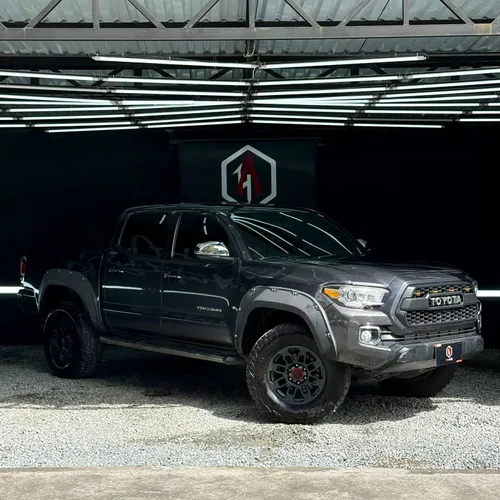 TOYOTA TACOMA LIMITED 2017