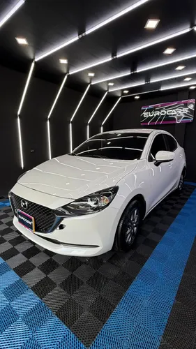 Mazda 2 Touring automatico sedan 