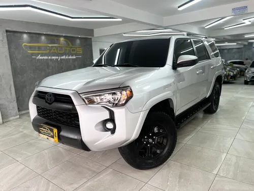 Toyota 4RUNNER SR5 AT 2022