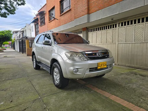 Toyota fortuner sr5 blindado 2 plus gasolina 4.0 